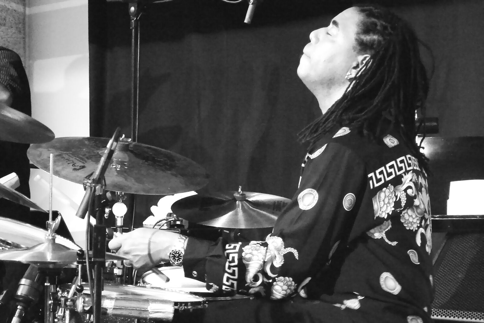 Ernesto Simpson on drums, wavemusic feat. Sunlightsquare, Korea, 2011