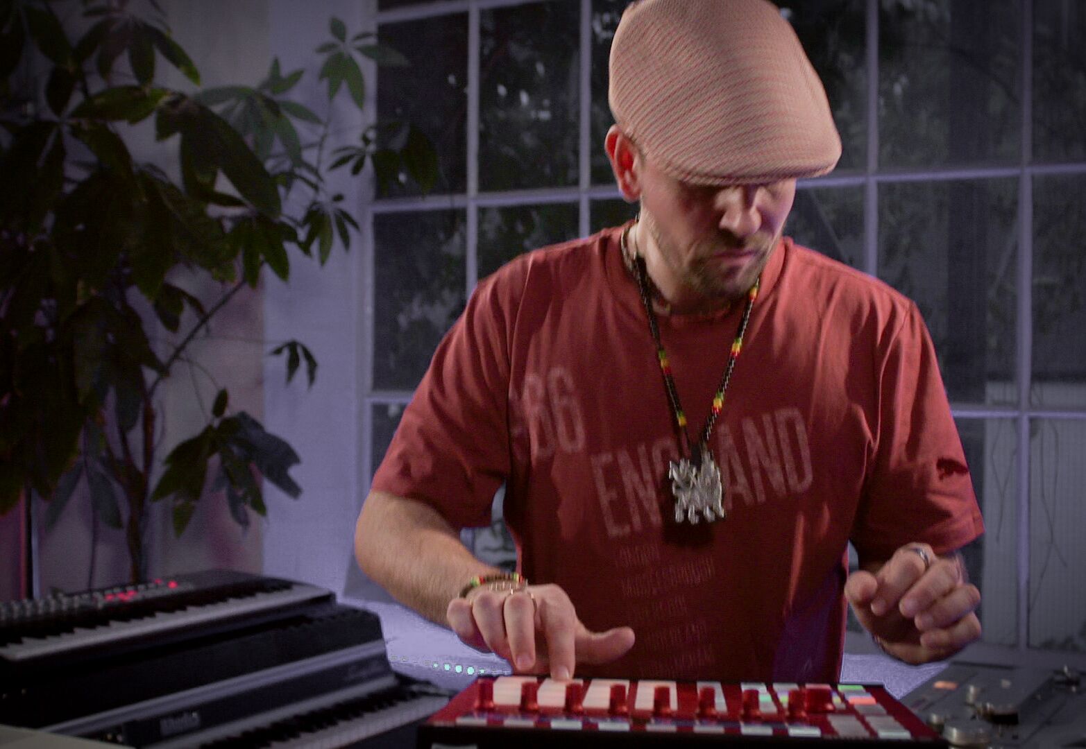 Sunlightsquare live DJ set on keys and controllers, 2014