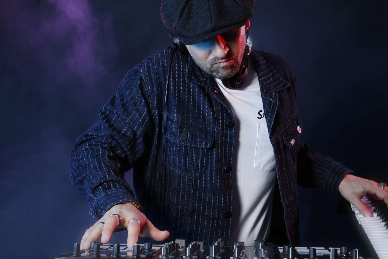 Blue haze at the keyboard, 2019