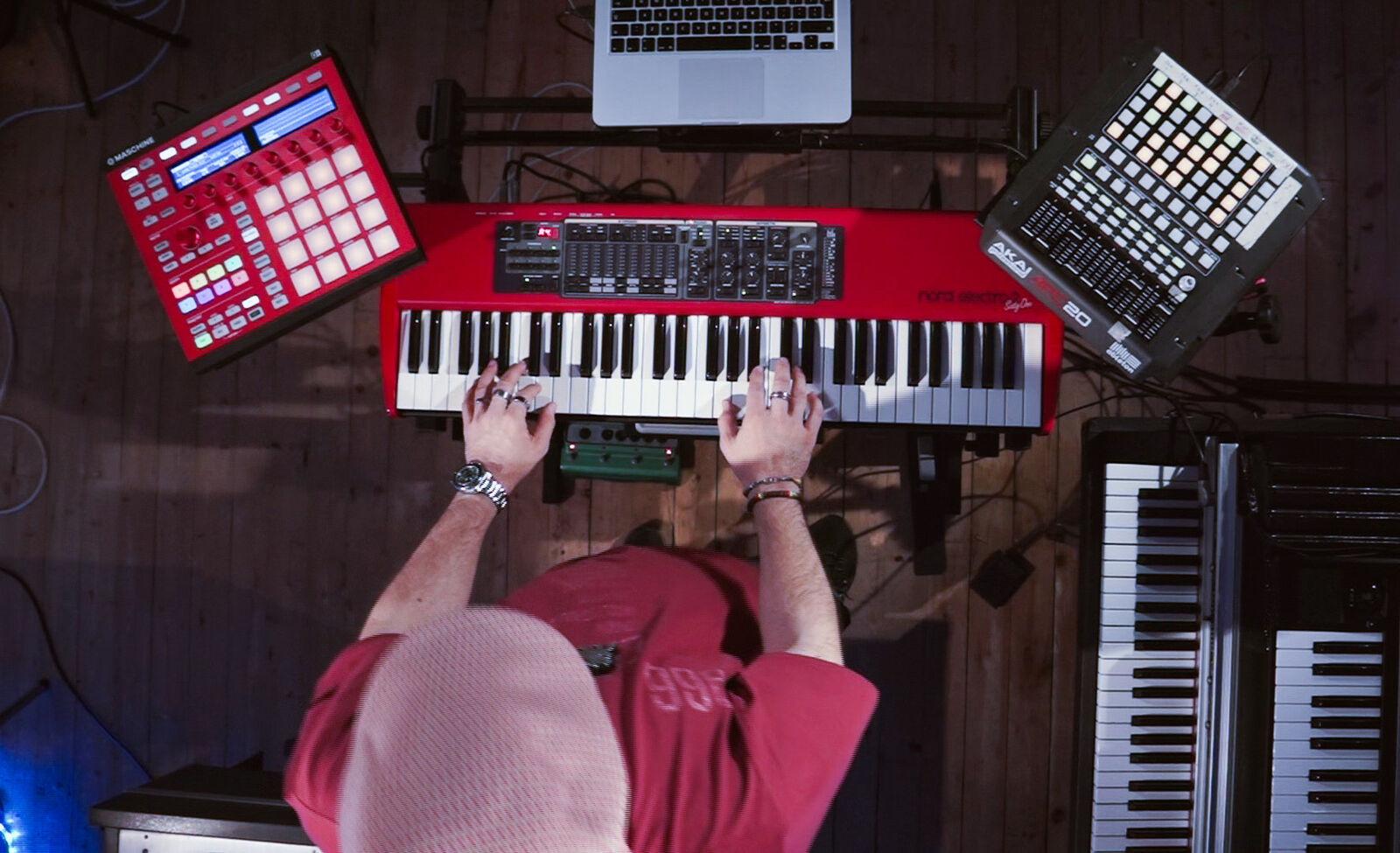 Top-down on the live rig: Nord, Maschine, laptop (2014)